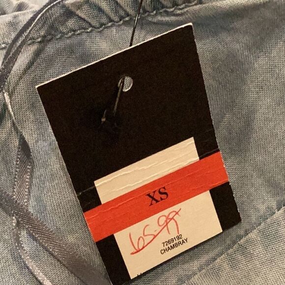 NWT  New Crown & Ivy sleeveless Embroidered chambray romper XS - Picture 5 of 10